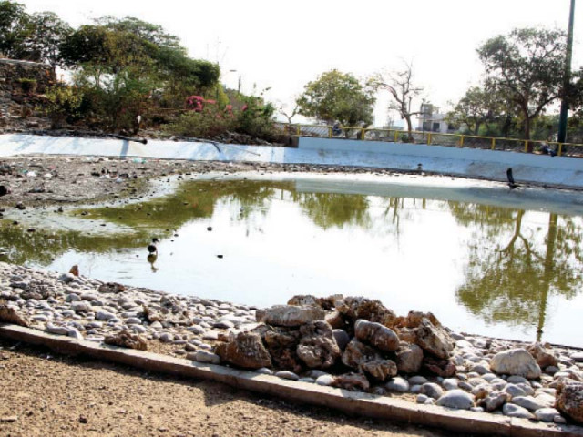 the lake with a fountain in the middle is littered with garbage and its water nearly dried up photo aysha saleem express the lake with a fountain in the middle is littered with garbage and its water nearly dried up photo aysha saleem express