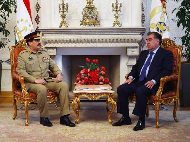 army chief general raheel sharif speaks with tajikistan president emomali rahmon on march 1 2016 photo ispr