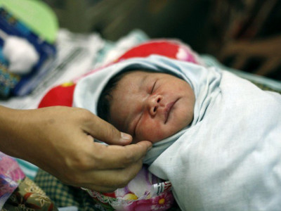 woman delivers baby girl in ambulance stuck in traffic woman delivers baby girl in ambulance stuck in traffic