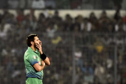 afridi to remain captain for now