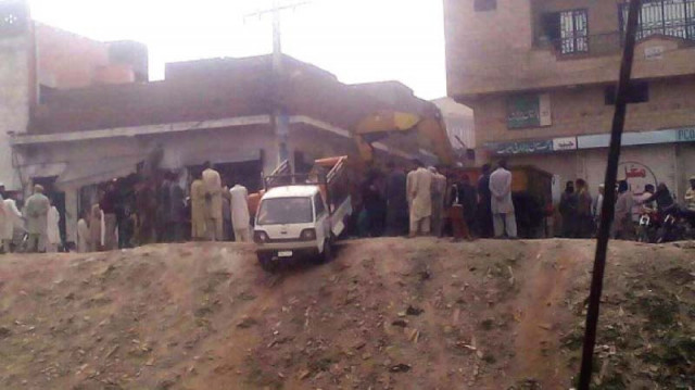 poorly thought out efforts to pull back this pickup lead to the deaths and injuries photo mudassir raja express poorly thought out efforts to pull back this pickup lead to the deaths and injuries photo mudassir raja express