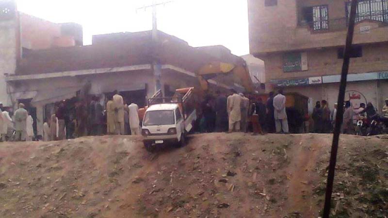 poorly thought out efforts to pull back this pickup lead to the deaths and injuries photo mudassir raja express