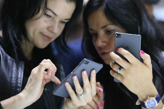 addiction to mobile phones and internet is linked to anxiety and depression photo bgr