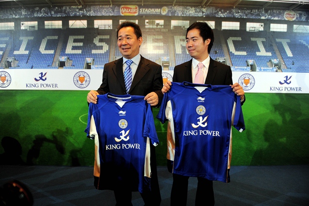 this file picture taken on august 18 2010 shows chairman and ceo of thailand 039 s king power duty free retailers group vichai raksriaksorn l and his son and assistant aiyawatt raksiaksorn r holding jerseys of england 039 s leicester city football club during a takeover announcement in bangkok photo afp