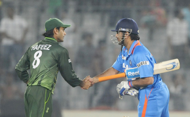 indian captain mahendra singh dhoni r shakes hands with pakistan 039 s mohammad hafeez r photo afp indian captain mahendra singh dhoni r shakes hands with pakistan 039 s mohammad hafeez r photo afp