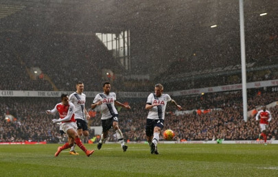 spurs denied as sanchez rescues 10 man arsenal spurs denied as sanchez rescues 10 man arsenal