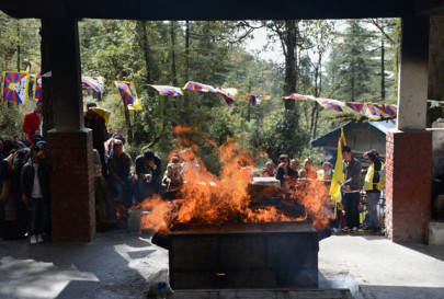 hundreds of tibetans join funeral procession of schoolboy