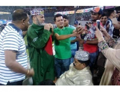 not forced to wear bangladesh flag says pakistani fan