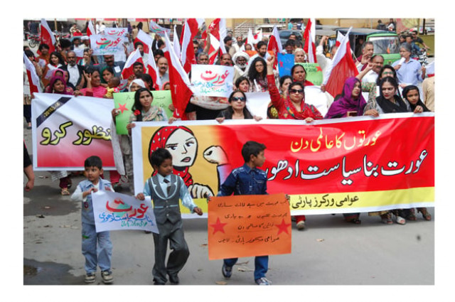 hundreds of party activists including brick kiln workers home based workers industrial workers and carpet weavers gathered in front of lahore press club for the rally photo express hundreds of party activists including brick kiln workers home based workers industrial workers and carpet weavers gathered in front of lahore press club for the rally photo express