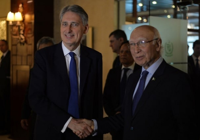 pakistan prime minister 039 s advisor on foreign affairs sartaj aziz r and british foreign secretary philip hammond l shake hands at a joint press conference in islamabad on march 8 2016 photo afp pakistan prime minister 039 s advisor on foreign affairs sartaj aziz r and british foreign secretary philip hammond l shake hands at a joint press conference in islamabad on march 8 2016 photo afp