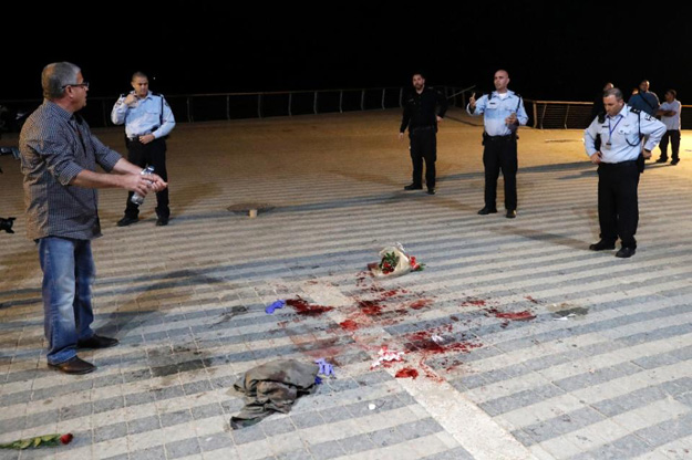 israeli security forces stand at the scene of a stabbing attack on march 8 2016 in the neighbourhood of jaffa in the israeli city of tel aviv as us vice president arrived in the city for a visit photo afp