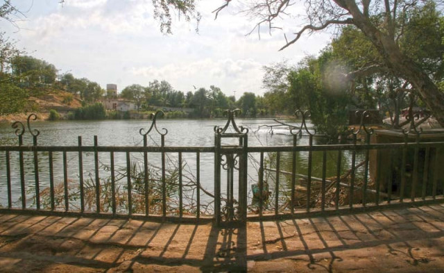 kmc officials say it is not possible to fall into the lake while playing or walking in the park however officials still plan to increase the height of the fence photo athar khan express kmc officials say it is not possible to fall into the lake while playing or walking in the park however officials still plan to increase the height of the fence photo athar khan express