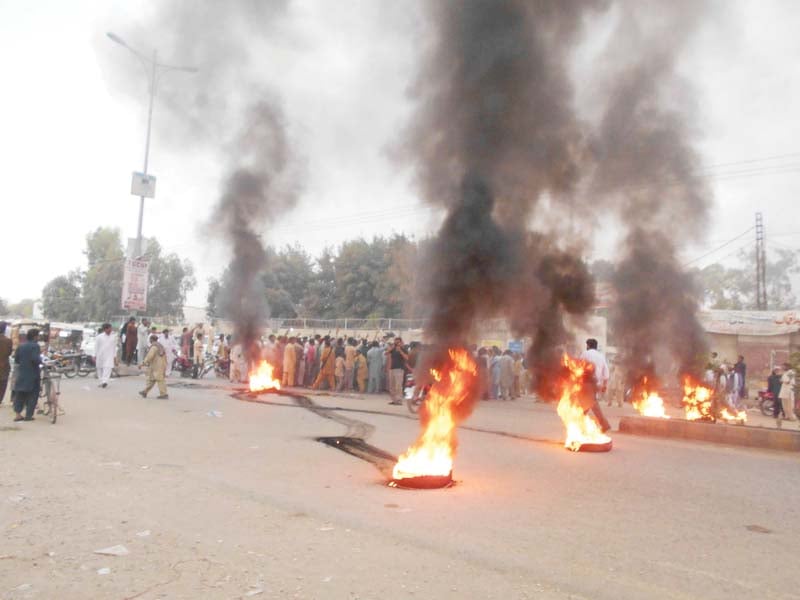 the victim s relatives blocked jampur road and set tyres on fire to protest against doctors photo express