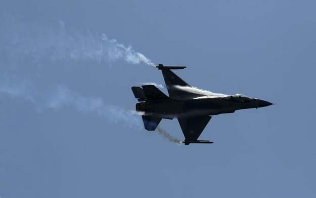 a pakistani f 16 fighter performs during a ceremony marking pakistan defence day in islamabad pakistan september 6 2015 photo reuters