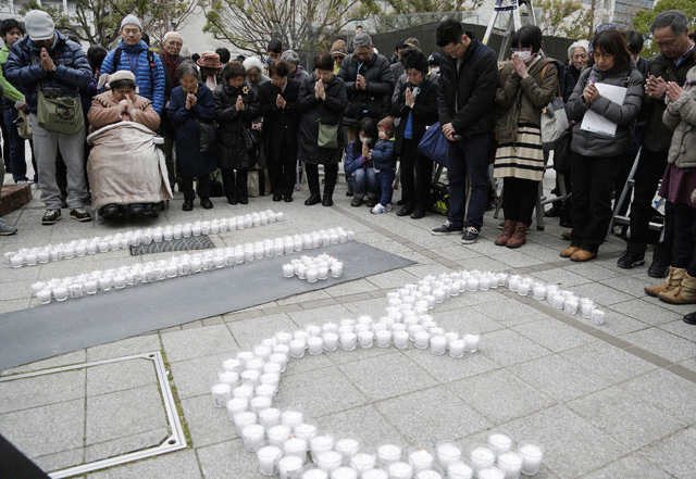 residents in kobe pray for the 2011 quake and tsunami victims in kobe hyogo prefecture on on march 11 2016 photo afp