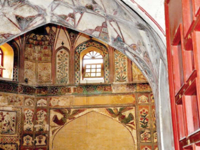 the whispering walls the whispering walls