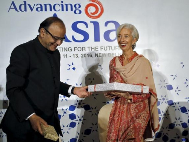 international monetary fund imf managing director christine lagarde and india 039 s finance minister arun jaitley l exchange gifts during 039 advancing asia investing for the future 039 conference in new delhi india march 11 2016 photo reuters international monetary fund imf managing director christine lagarde and india 039 s finance minister arun jaitley l exchange gifts during 039 advancing asia investing for the future 039 conference in new delhi india march 11 2016 photo reuters