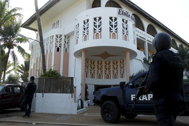 soldiers stand guard in front of the etoile du sud hotel in bassam ivory coast march 13 2016 photo reuters