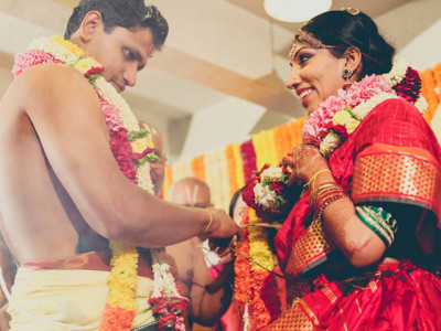 indian bride belts heavy metal at her wedding indian bride belts heavy metal at her wedding