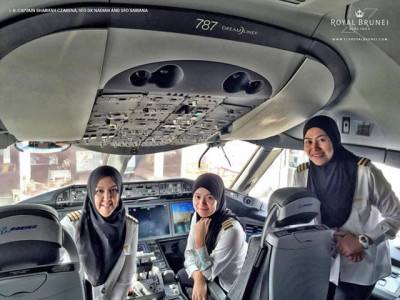 royal brunei airlines first all female pilot crew lands plane in saudi arabia royal brunei airlines first all female pilot crew lands plane in saudi arabia
