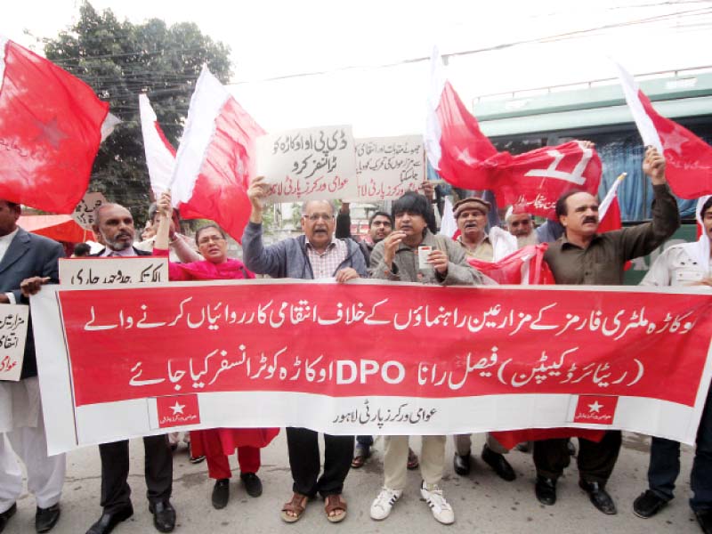 protesters demanded that the okara dpo be transferred photo abid nawaz express