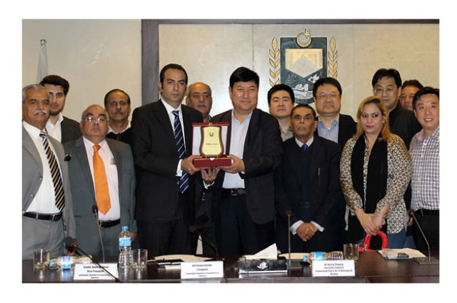 president icci presenting shiled to mr huang zhigang secretary general communist party during their visit to chamber house photo nni president icci presenting shiled to mr huang zhigang secretary general communist party during their visit to chamber house photo nni