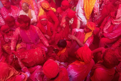 25 festive pictures of holi celebrations