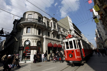 five killed 36 wounded in suicide bombing in central istanbul