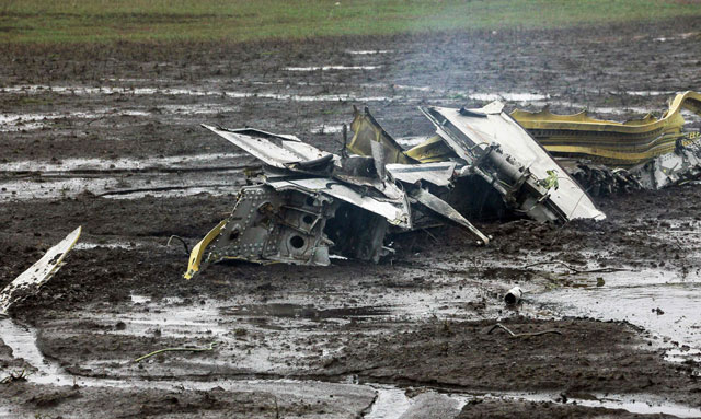 this handout picture taken and released on march 19 2016 by russia 039 s emergency ministry shows parts of the flydubai crashed passengers 039 jet at the airport in rostov on don photo afp