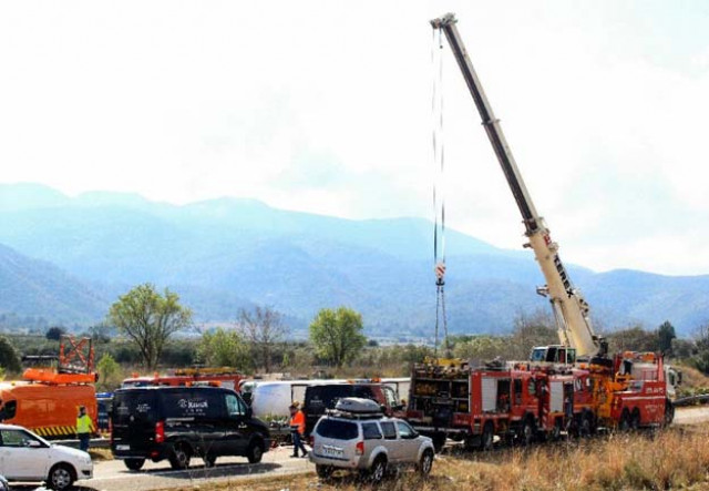 emergency personnel work on the ap 7 motorway near freginals south of tarragona in northeast spain following a fatal bus accident early on march 20 2016 photo afp emergency personnel work on the ap 7 motorway near freginals south of tarragona in northeast spain following a fatal bus accident early on march 20 2016 photo afp