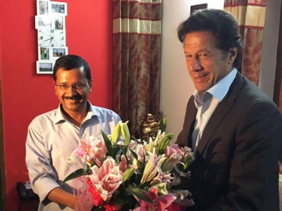 imran khan meets arvind kejriwal in delhi imran khan meets arvind kejriwal in delhi
