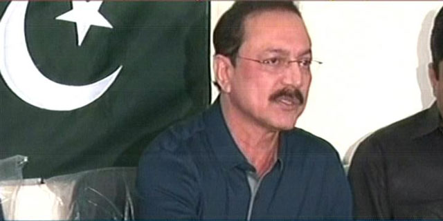 deposed muttahida qaumi movement leader anees ahmed advocate addresses a press conference at former karachi mayor mustafa kamal 039 s residence in karachi on march 21 2016 an express news screengrab