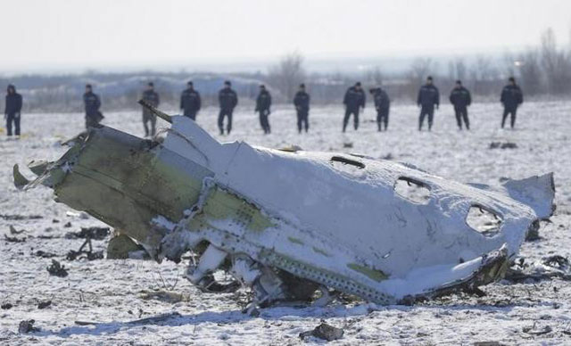 emergencies ministry members work at the crash site of a boeing 737 800 flight fz981 operated by dubai based budget carrier flydubai at the airport of rostov on don russia march 20 2016 photo reuters