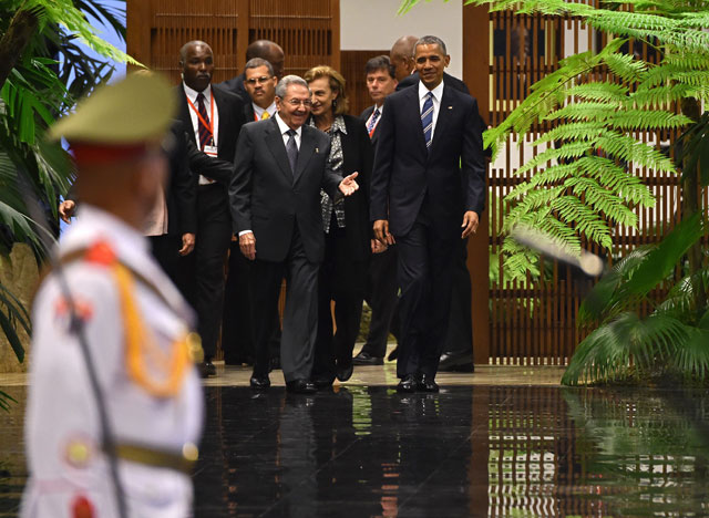 us president barack obama r walks next to cuban president raul castro upon his arrival at the revolution palace in havana on march 21 2016 photo afp