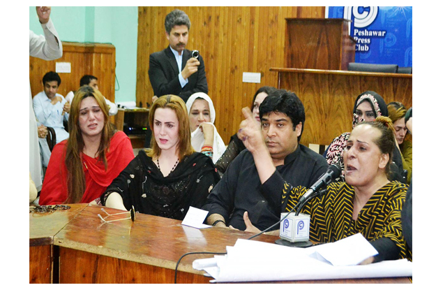 farzana president of provincial transgender association addressing a press conference at peshawar press club photo online