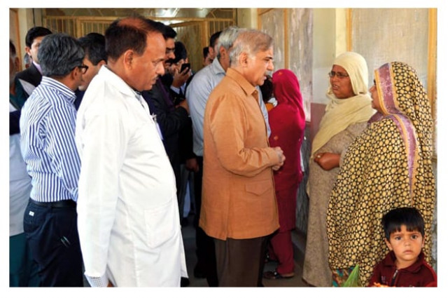 cm punjab enquiring about the health facilities from the patients during his surprise visit to dhq hospital photo inp cm punjab enquiring about the health facilities from the patients during his surprise visit to dhq hospital photo inp