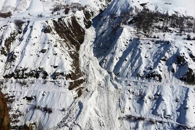 an aerial view of avalanche which hit 9 people in karimabad valley photo onlne an aerial view of avalanche which hit 9 people in karimabad valley photo onlne
