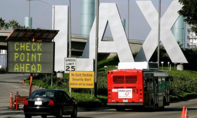 flight attendant flees la airport cocaine found in bags flight attendant flees la airport cocaine found in bags