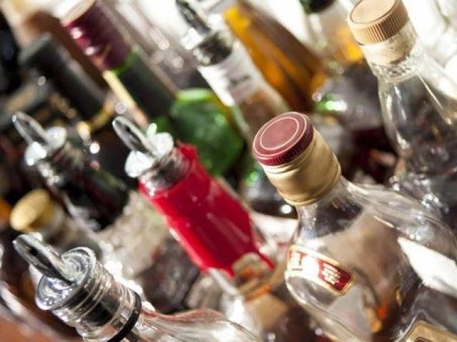 15 dead from alcohol poisoning near karachi