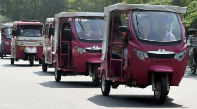 pakistan s first women only rickshaw service struggles after just a year