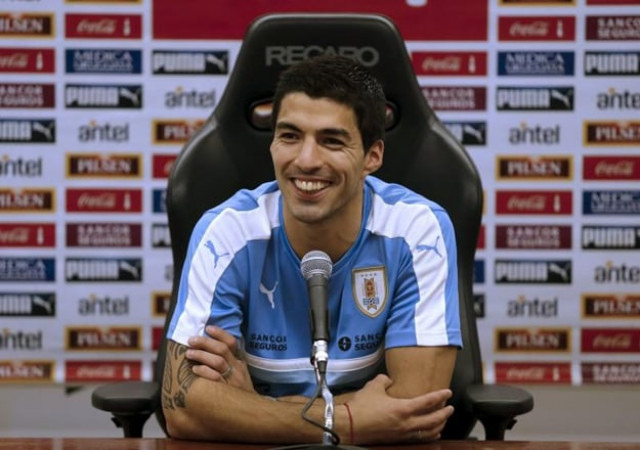 uruguay 039 s national soccer team striker luis suarez gestures during a news conference after a training in preparation for qualifying matches against brazil and peru photo reuters uruguay 039 s national soccer team striker luis suarez gestures during a news conference after a training in preparation for qualifying matches against brazil and peru photo reuters