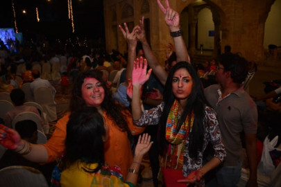 holi hai festival of colours begins