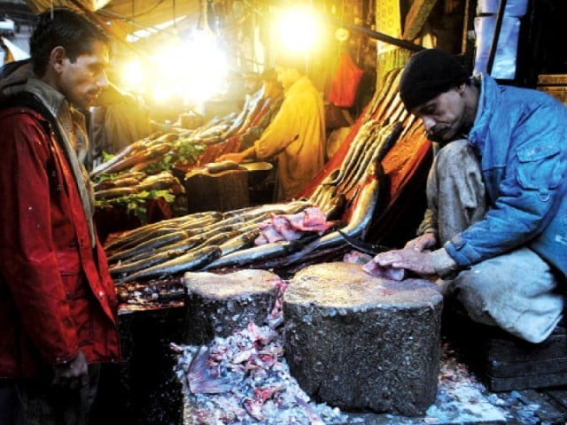 multan s citizens embrace harsh winter multan s citizens embrace harsh winter
