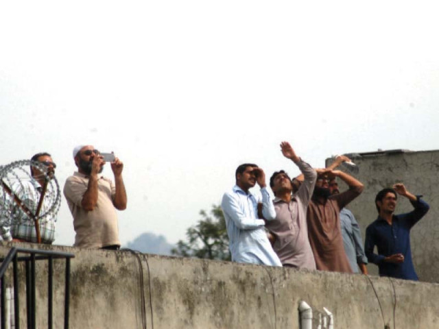 residents of rawalpindi trying to catch a glimpse of aircraft flying overhead photo waseem nazir express residents of rawalpindi trying to catch a glimpse of aircraft flying overhead photo waseem nazir express