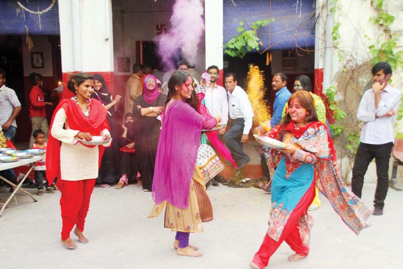 rangwali holi festivities at balmiki mandir lahore on thursday photos abid nawaz express