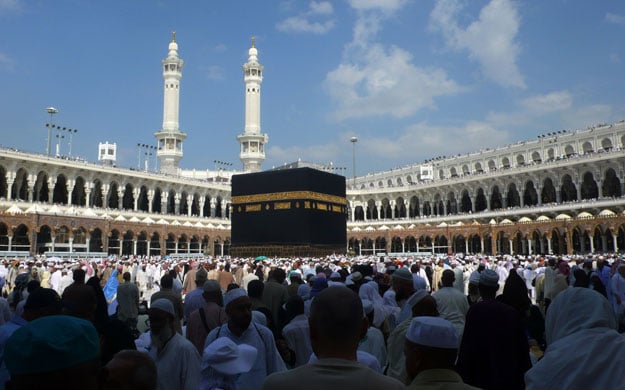 pilgrims perform tawaf al wadaa the final walk around the kaaba at the grand masjid on november 30 2009 photo afp