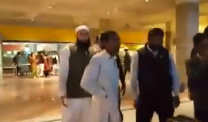 junaid jamshed assaulted at islamabad airport for alleged blasphemy junaid jamshed assaulted at islamabad airport for alleged blasphemy