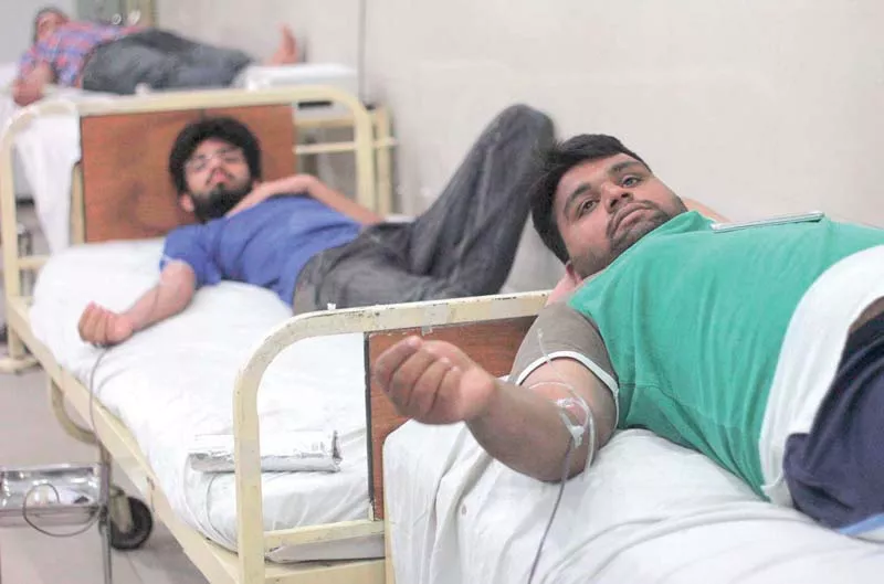 people donate blood for the iqbal park blast victims photo app people donate blood for the iqbal park blast victims photo app