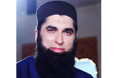 hostile reception junaid jamshed assaulted at islamabad airport hostile reception junaid jamshed assaulted at islamabad airport