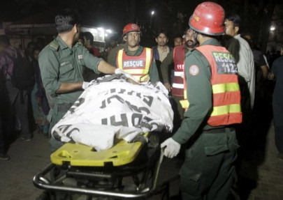 pakistani pastor buries six victims of easter blast in one day pakistani pastor buries six victims of easter blast in one day